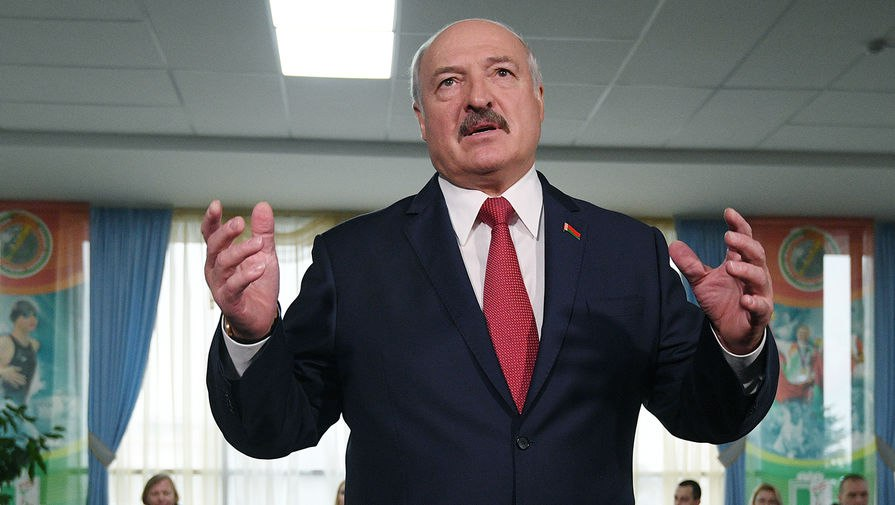 Лукашенко пригрозил "почесать руки" вмешивающимся в ситуацию в Белоруссии Лукашенко пригрозил "почесать руки" вмешивающимся в ситуацию в Белоруссии