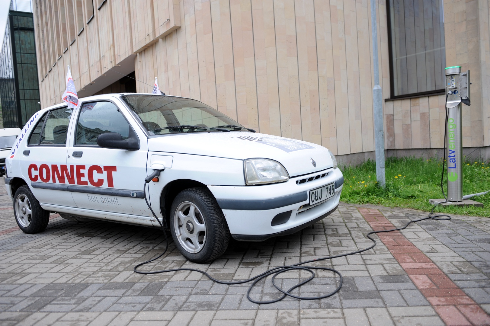 Darbu sākušas sešas jaunas "Latvenergo" elektroauto uzlādes pieslēgvietas