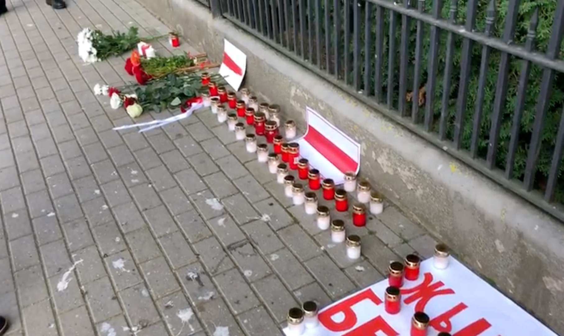 Акция солидарности у Белорусского посольства собрала всего 40 человек