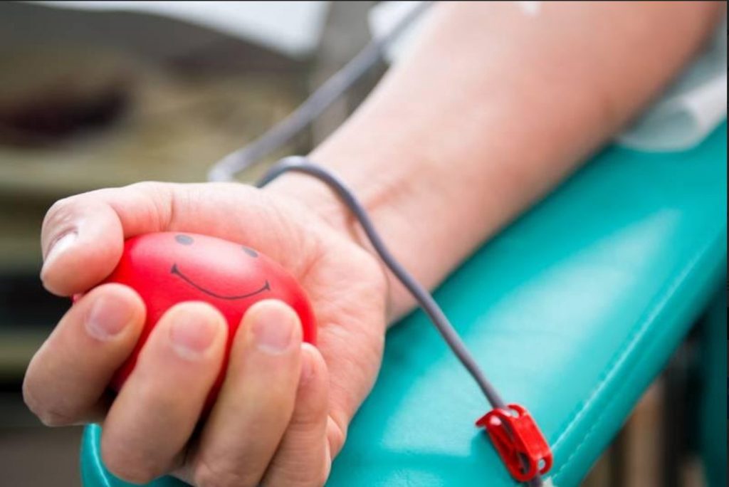 Covid-19: Facebook и NHS призывают сдать кровь перед второй волной