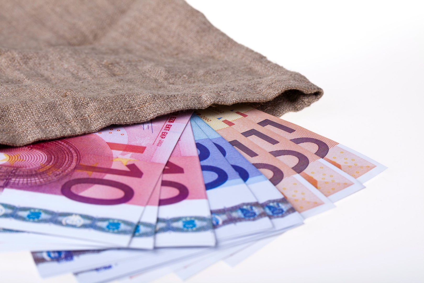 Pēdējos gados Latvijā vidējais kukuļu apmērs bijis no 20 000 līdz 30 000 eiro