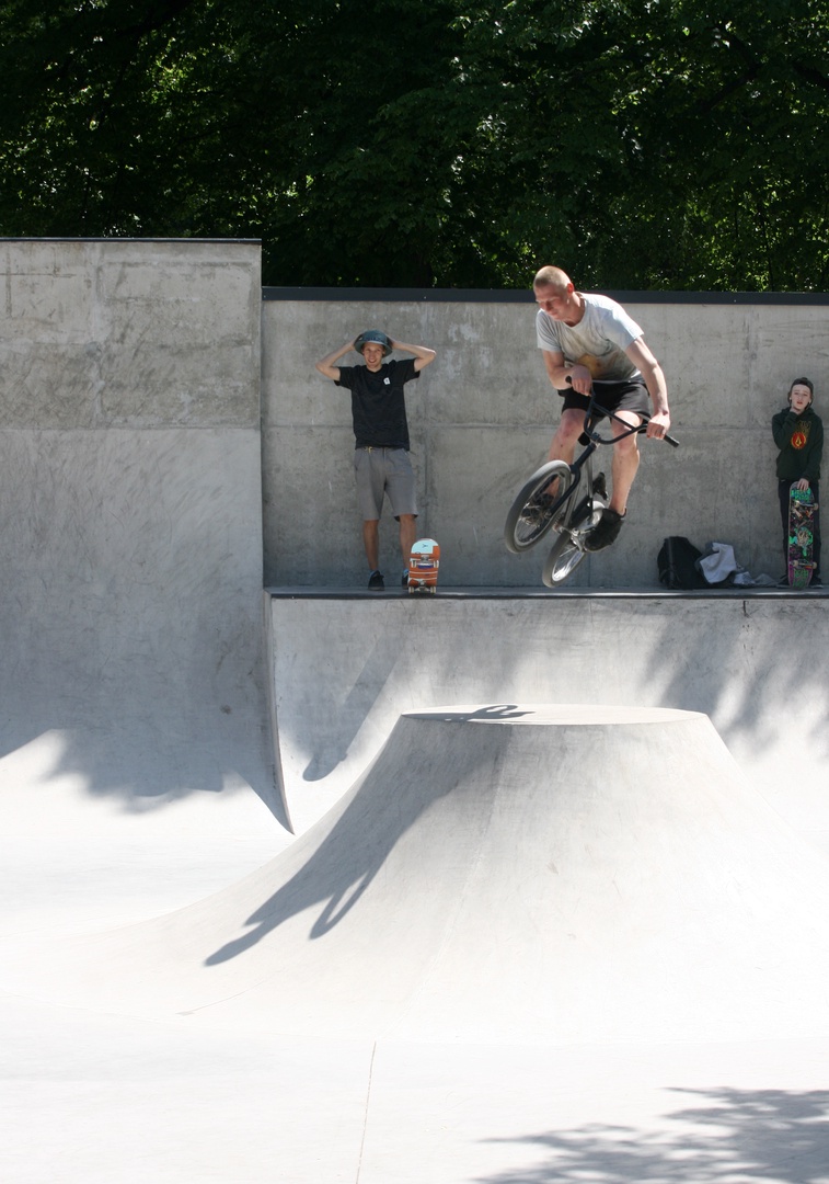 Saulkrastos par 90 000 eiro top velotrase un skeitparks