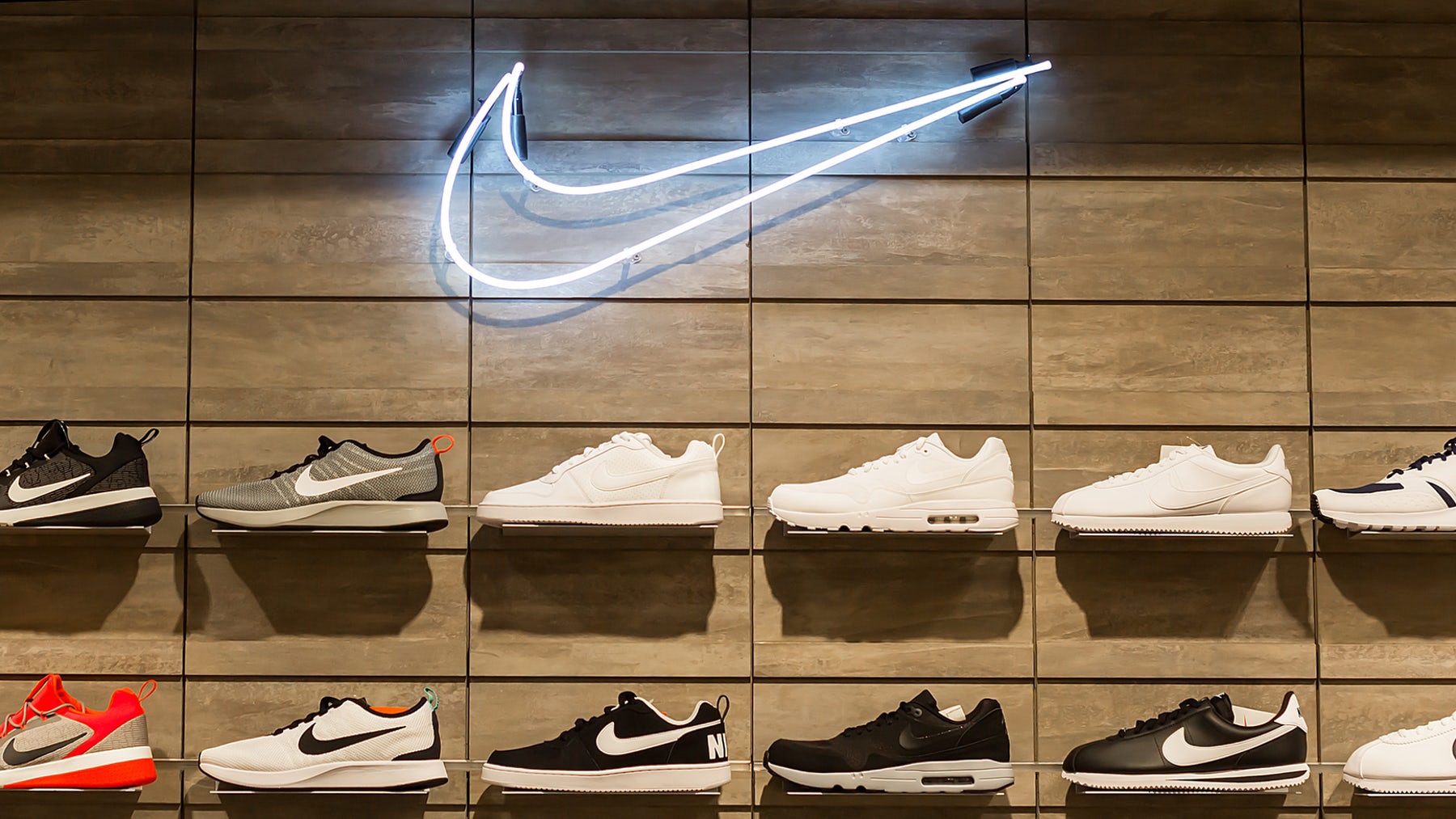 Nike ожидает долговременный переход к онлайн-продажам Nike ожидает долговременный переход к онлайн-продажам