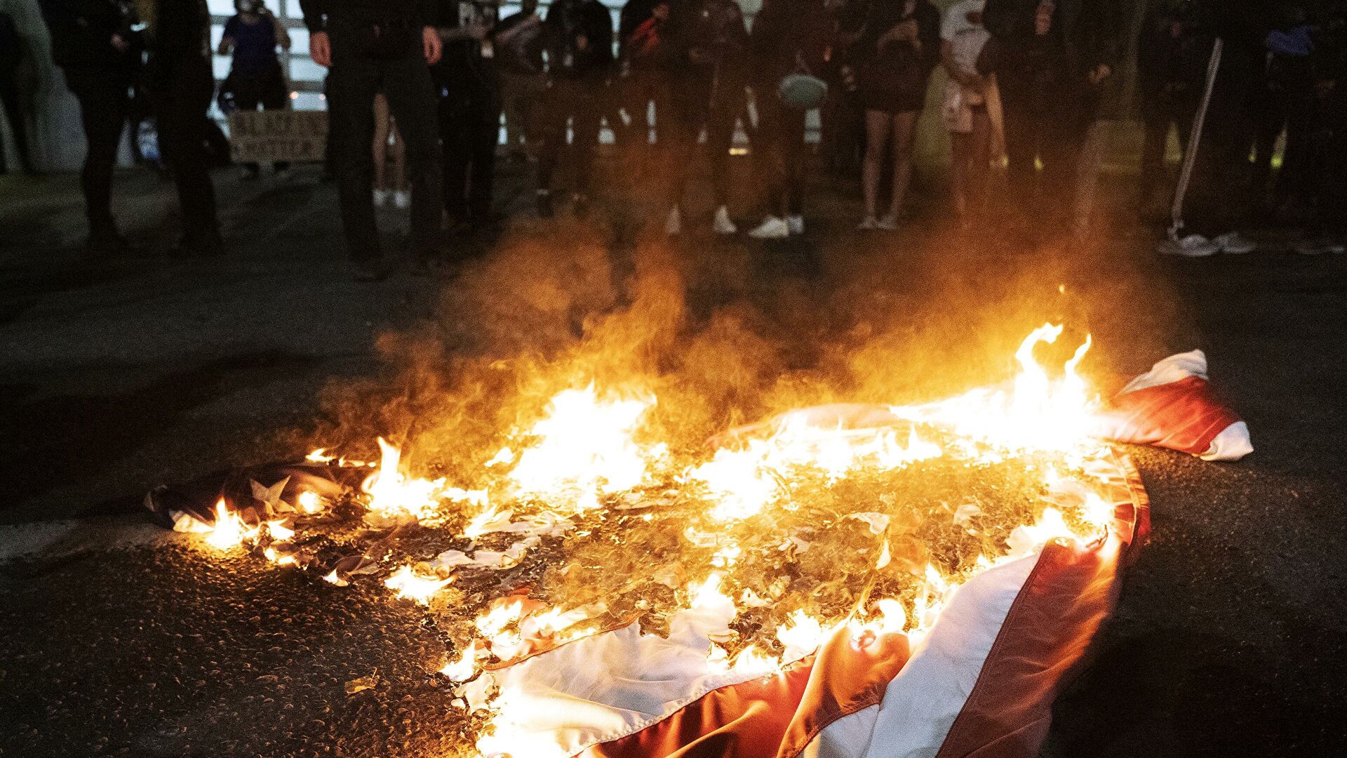 #BLM В Портленде задержали 14 человек после поджога Ассоциации полиции