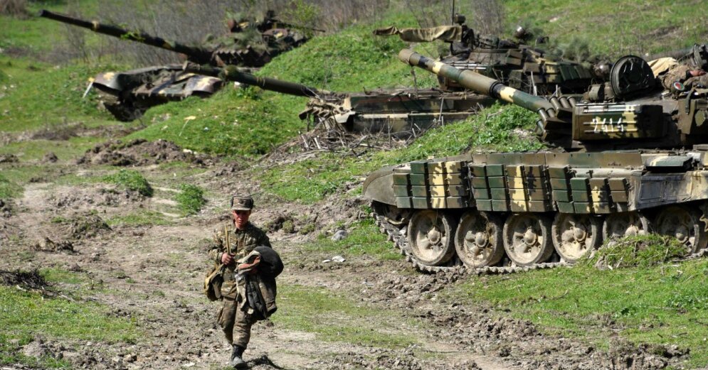 Армяно-Азербайджанский конфликт обострился - идут обстрелы