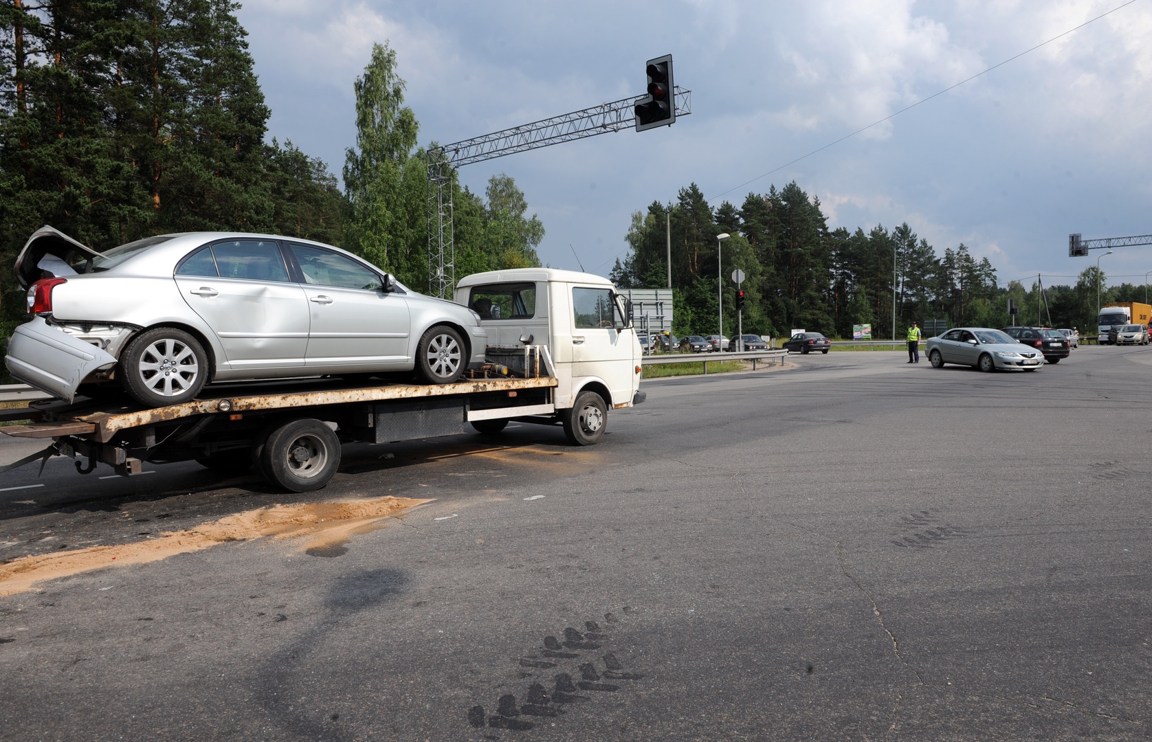 Divu NMPD automašīnu un "Audi" sadursmē Jelgavā cietuši pieci cilvēki