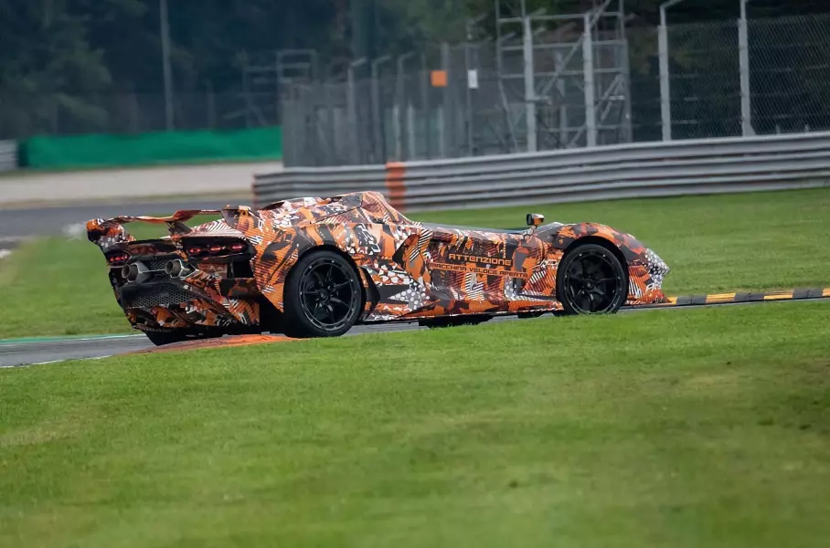 На треке появилась очень мощная версия Lamborghini Aventador