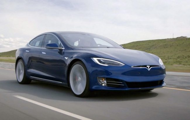 Ходовая Tesla развалилась прямо на скорости 200 км/час Ходовая Tesla развалилась прямо на скорости 200 км/час