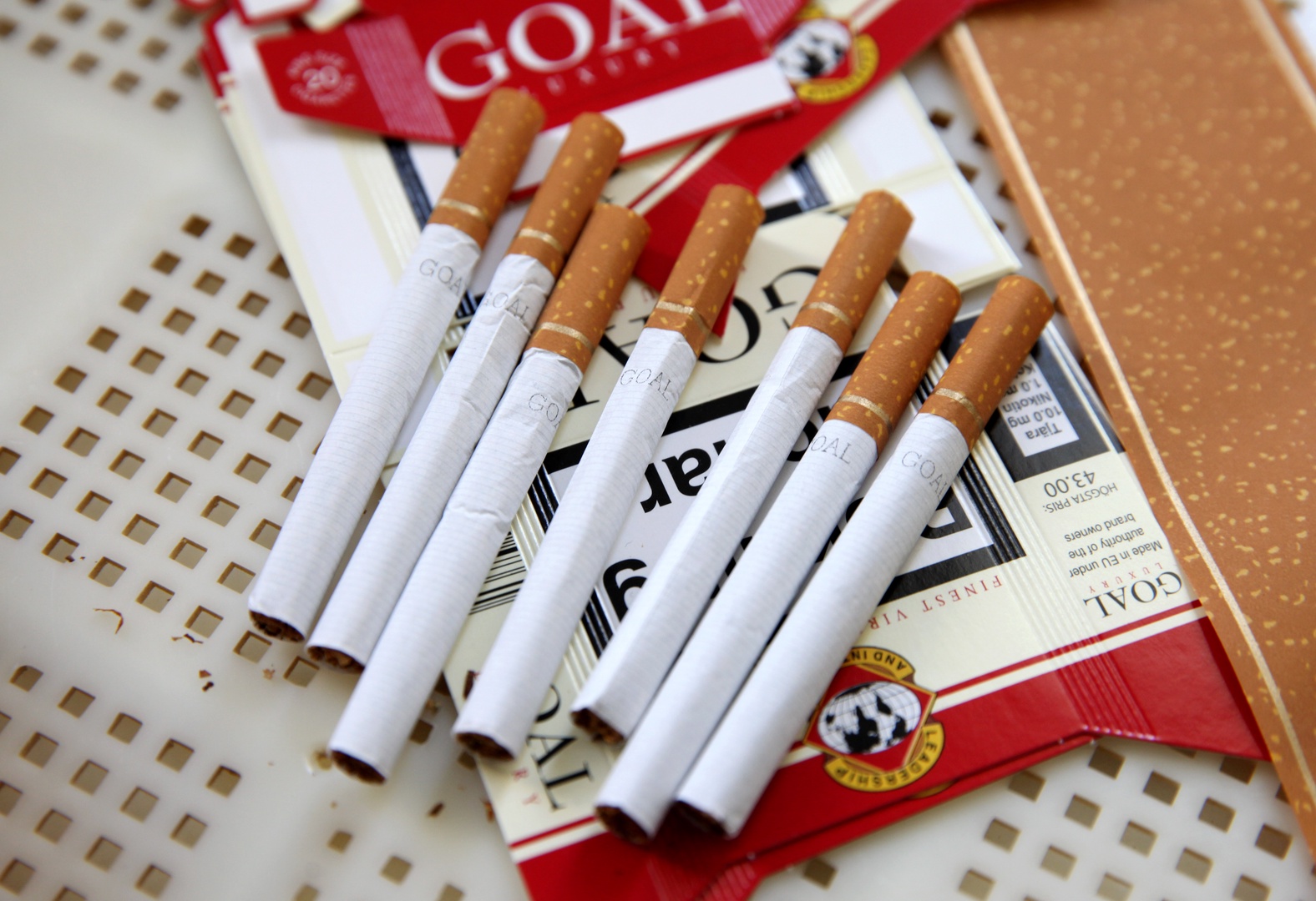 Kravas transportlīdzekļos ar kokskaidu granulu un makaronu kravām konstatēti 2,79 miljoni kontrabandas cigarešu Kravas transportlīdzekļos ar kokskaidu granulu un makaronu kravām konstatēti 2,79 miljoni kontrabandas cigarešu