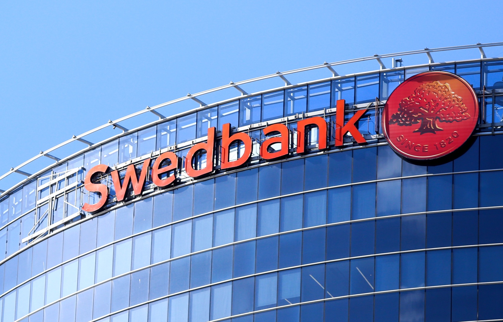 "Swedbank" sāk dzēst klientiem iepriekšējās krīzes hipotekāro kredītu parādus