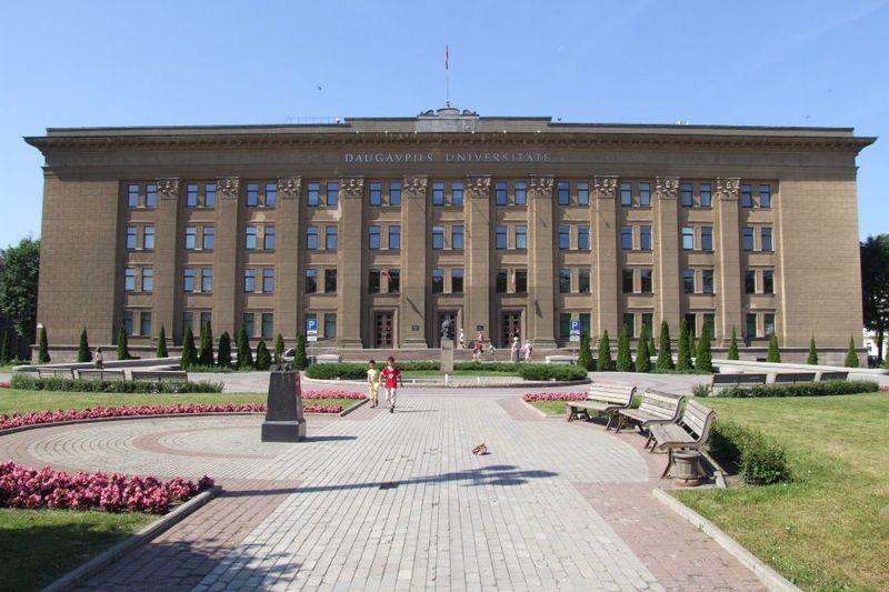 Covid-19: Даугавпилсский университет переходит на дистанционное обучение Covid-19: Даугавпилсский университет переходит на дистанционное обучение