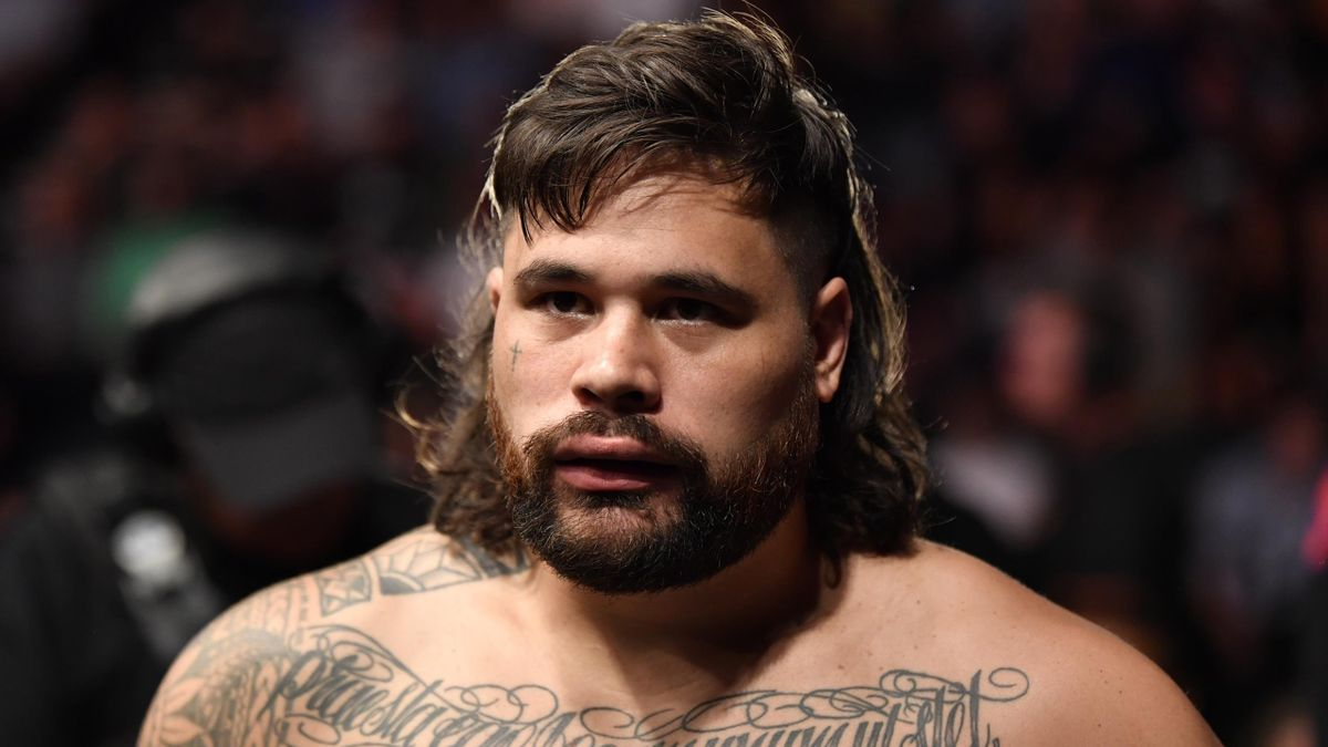 Бойца UFC посадил почти на 2 года