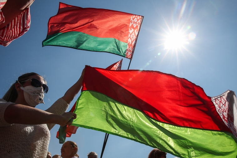 Великобритания отзывает посла из Беларуси