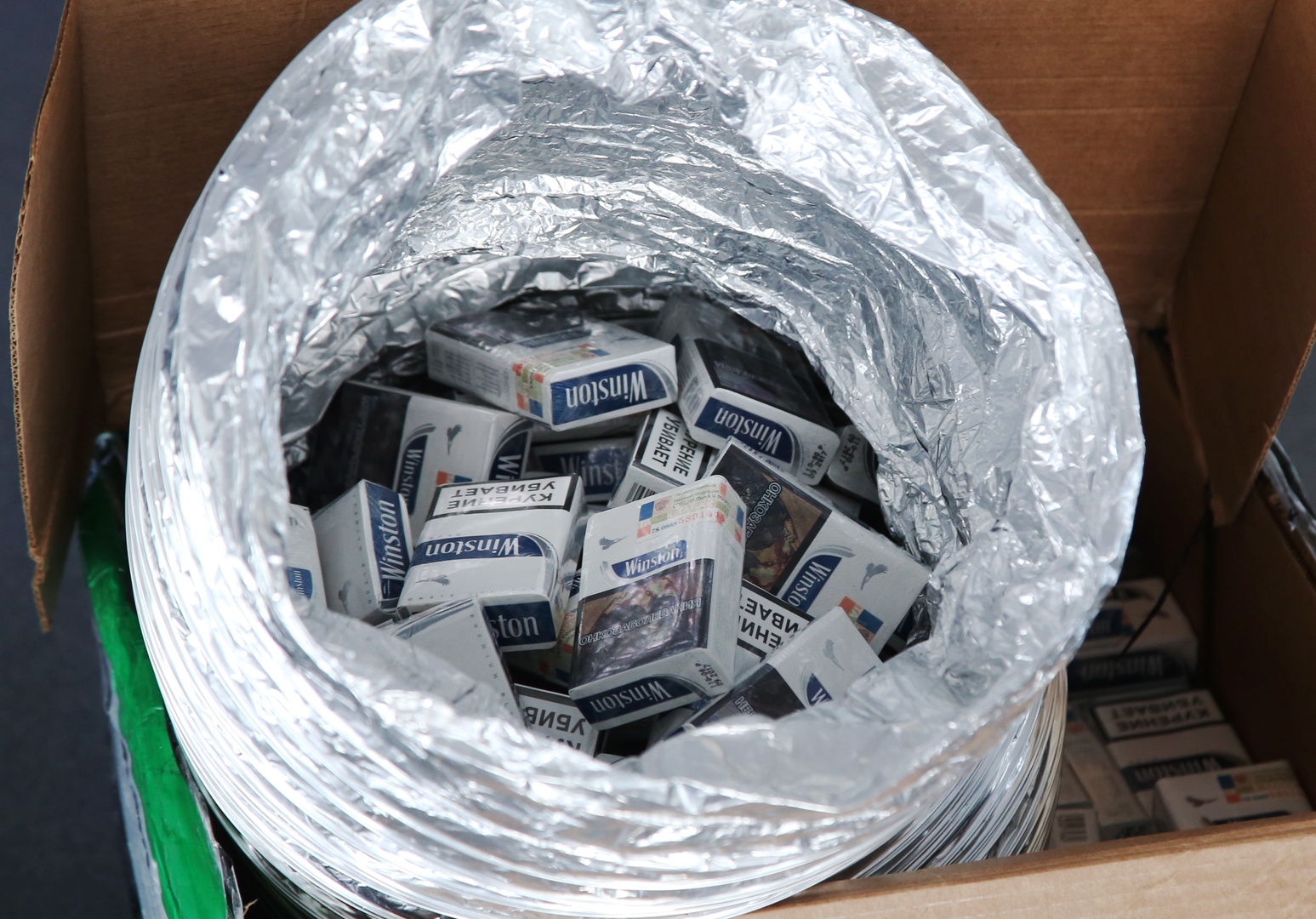 Par nelegālo cigarešu tirdzniecību Tukumā aizturēts vīrietis