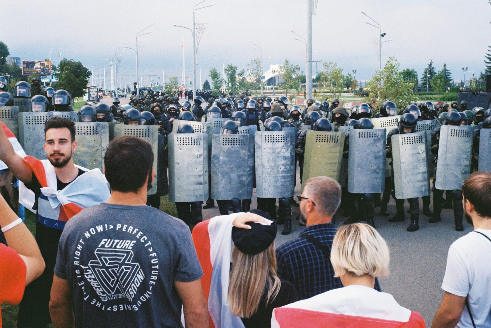 Milicija Minskā izklīdina demonstrantus Milicija Minskā izklīdina demonstrantus