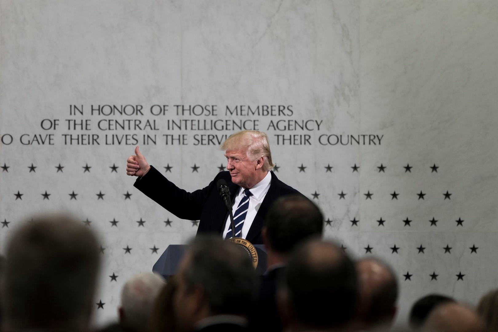 Трамп "понизил" Макрона до должности  премьер-министра