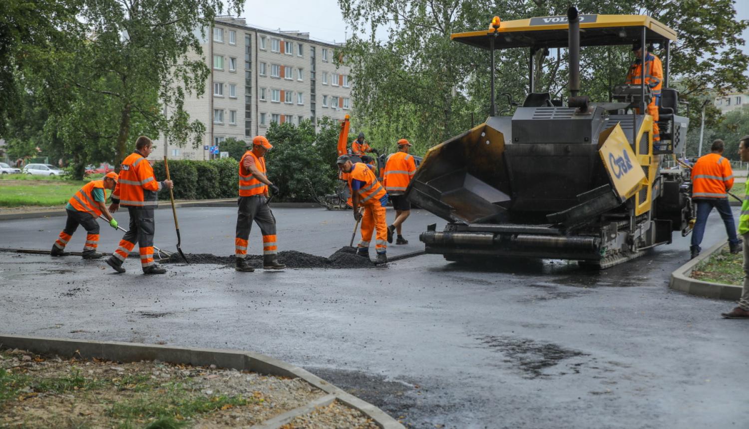 В Риге продолжаются работы по восстановлению дорожного покрытия