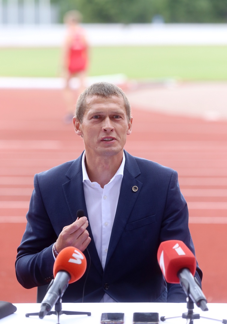 Tiesa turpinās skatīt valsts noslēpuma apzinātā izpaušanā apsūdzētā deputāta Juraša lietu Tiesa turpinās skatīt valsts noslēpuma apzinātā izpaušanā apsūdzētā deputāta Juraša lietu