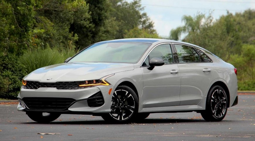 Превосходит ли Kia K5 GT - BMW 330i, в Kia заявил, что превосходит