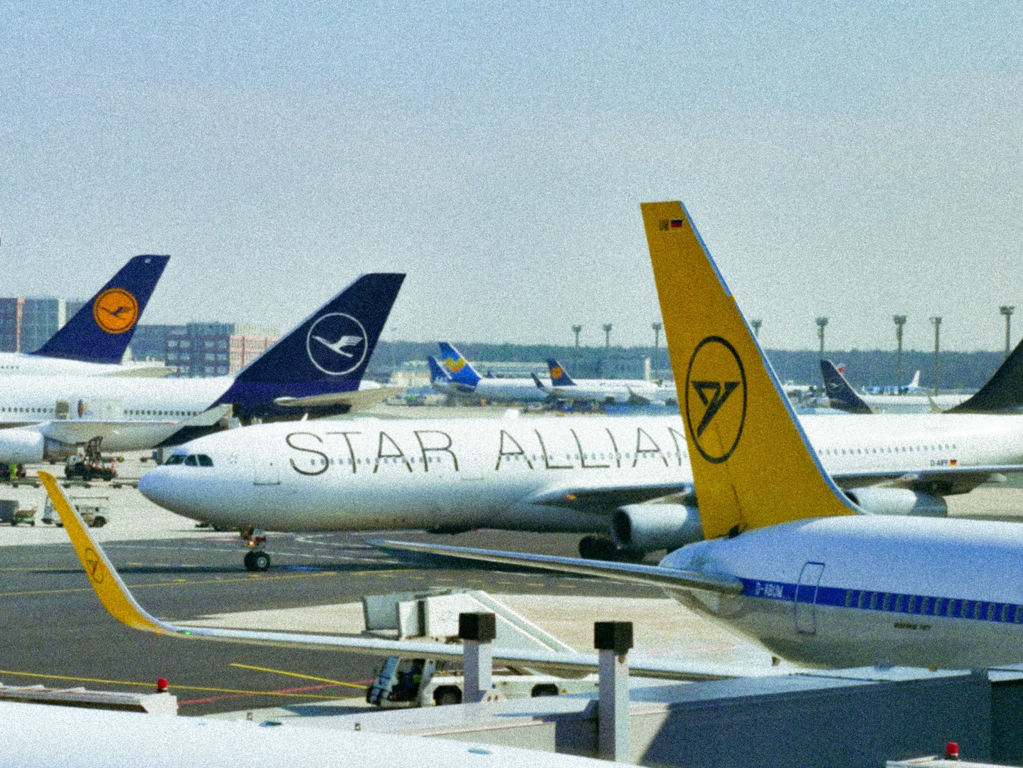 "Lufthansa": Pandēmija apdraud 30 000 darbavietu