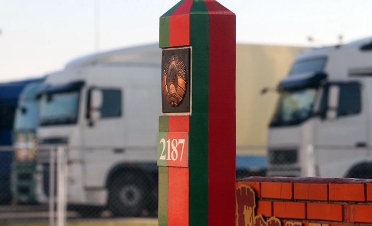 Белоруссия отказала во въезде сотням "спортивных" иностранцев