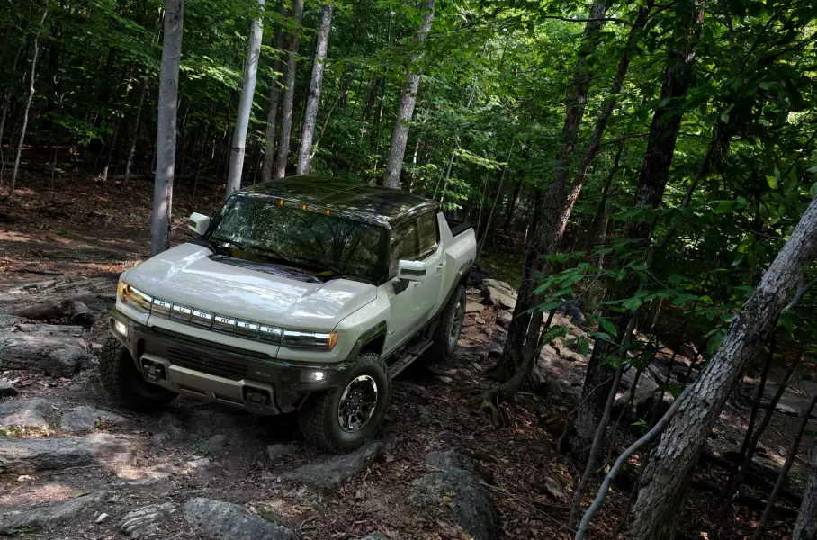 У нового Hummer три мотора, функция Crabwalk и камер больше чем в торговых центрах