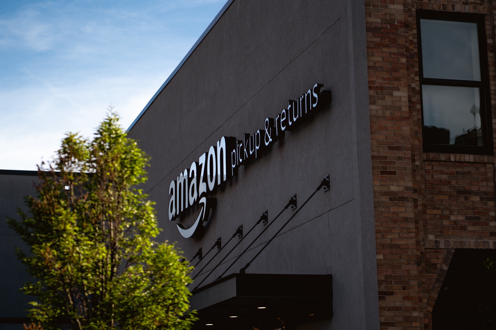 "Amazon" daļai darbinieku līdz 2021.gada vidum pagarina attālināta darba veikšanas iespējas