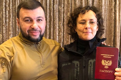 Чичериной вручили паспорт ДНР Чичериной вручили паспорт ДНР