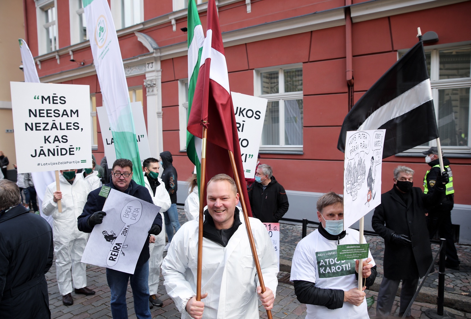Пикет против бюджета-2021 собрал более ста человек