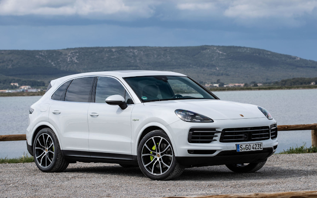 У гибридного Porsche Cayenne увеличили запас хода