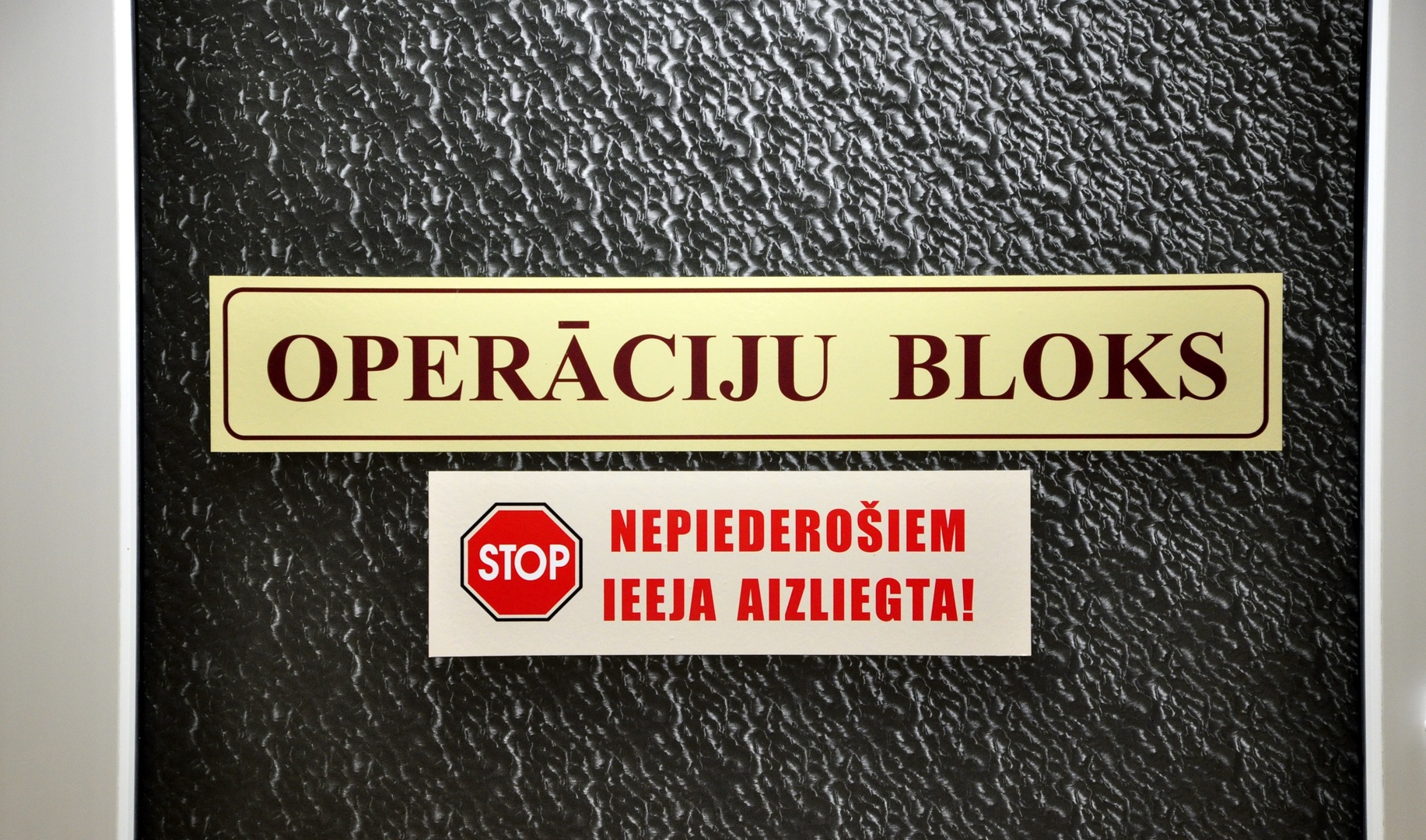 Mugurkaula ķirurgi veikuši līdz šim Latvijā nebijušu kombinētā mugurkaula traumu operāciju