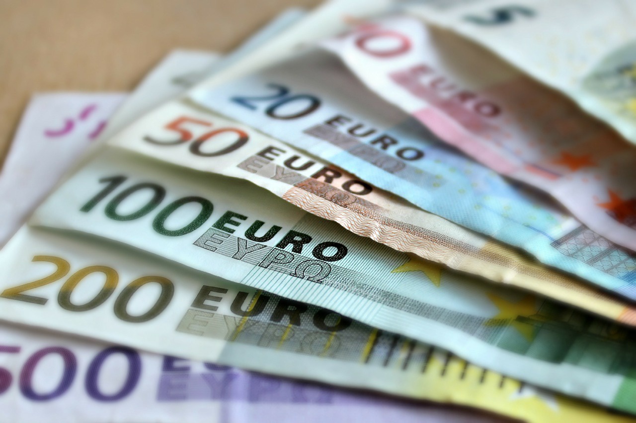 Взятка в 150 000 евро - двое проходят по уголовному делу Взятка в 150 000 евро - двое проходят по уголовному делу