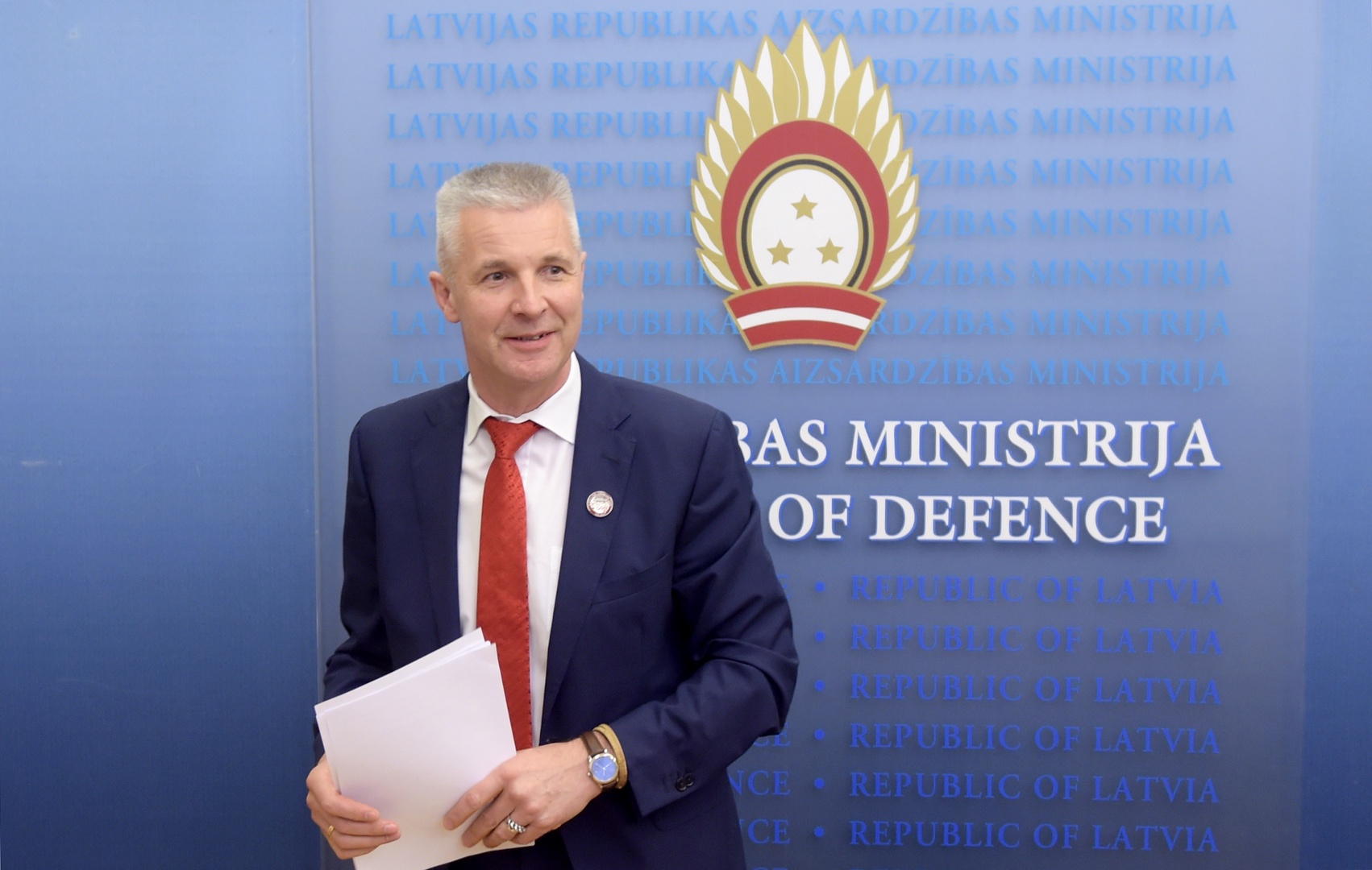 Aizsardzības ministrija sākusi sabiedrības informēšanas kampaņu par rīcību krīzes situācijās Aizsardzības ministrija sākusi sabiedrības informēšanas kampaņu par rīcību krīzes situācijās