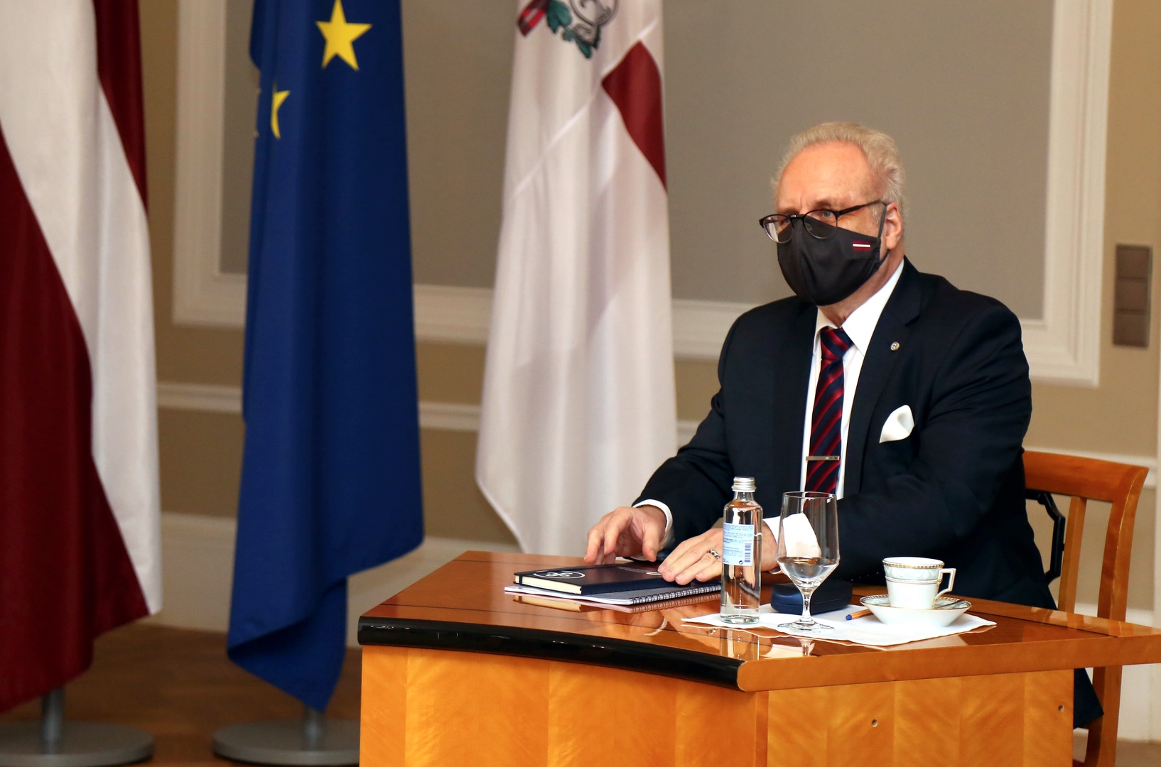 Covid-19: президент провозгласил поправки, позволяющие наказывать за неношение масок