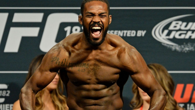 Вице-лидер UFC Джон Джонс погнался за грабителем с дробовиком