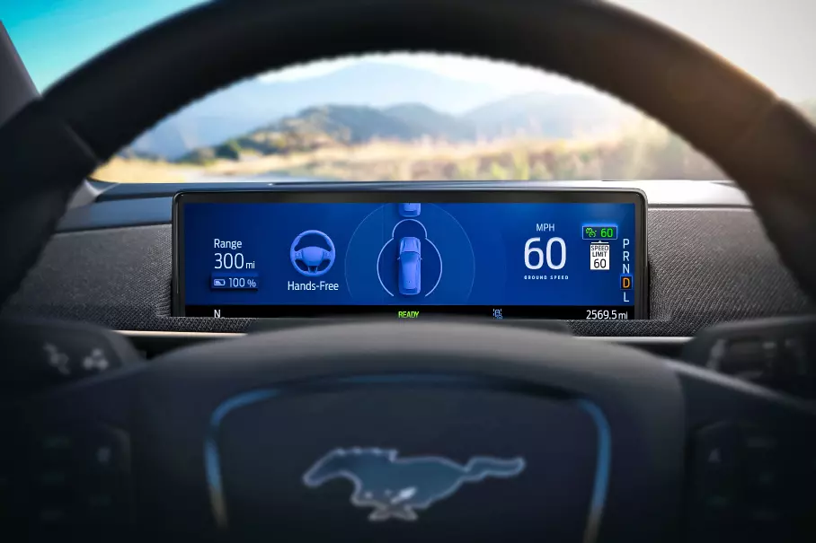 Ford объявил стоимость автопилота, который позволит отпускать руль во время езды