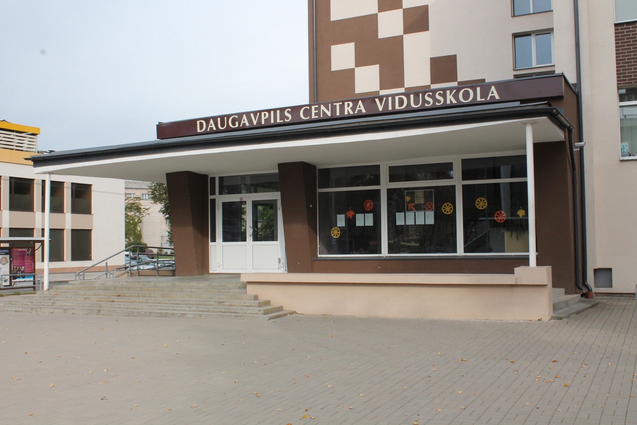 Covid-19: в Даугавпилсе болеют 31 школьник и 35 сотрудников школ Covid-19: в Даугавпилсе болеют 31 школьник и 35 сотрудников школ