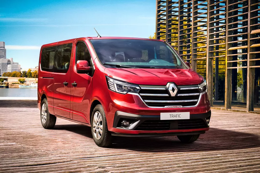 На юбилей фургона Trafic Renault обновила модель