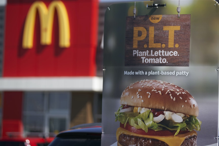 McDonald's представит в 2021 году продукты с мясозаменителями