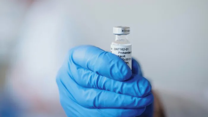 Вакцина Pfizer на 90% эффективна в защите от вируса