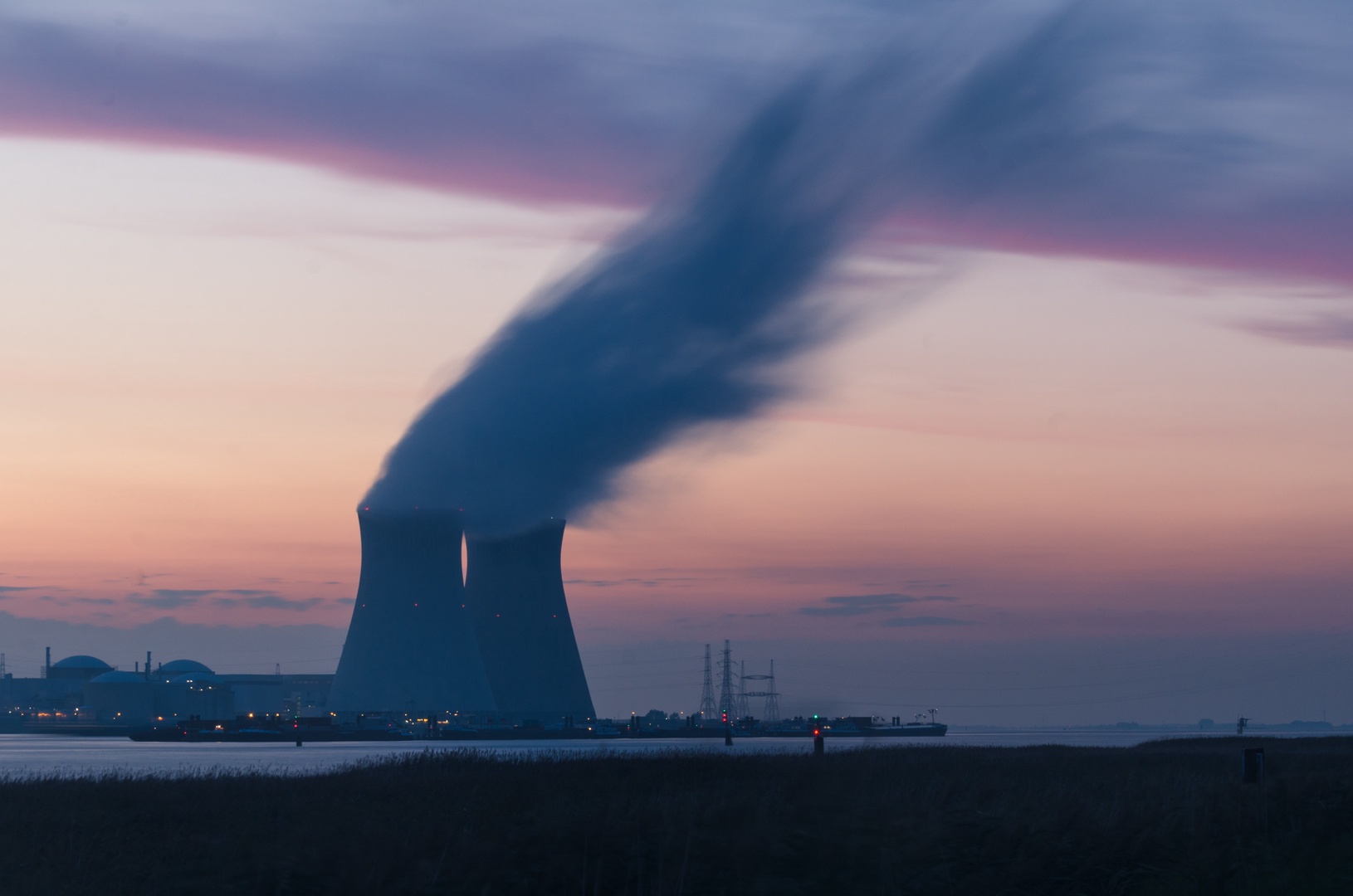 Baltkrievija tehnisku problēmu dēļ aptur elektroenerģijas ražošanu Astravjecas AES