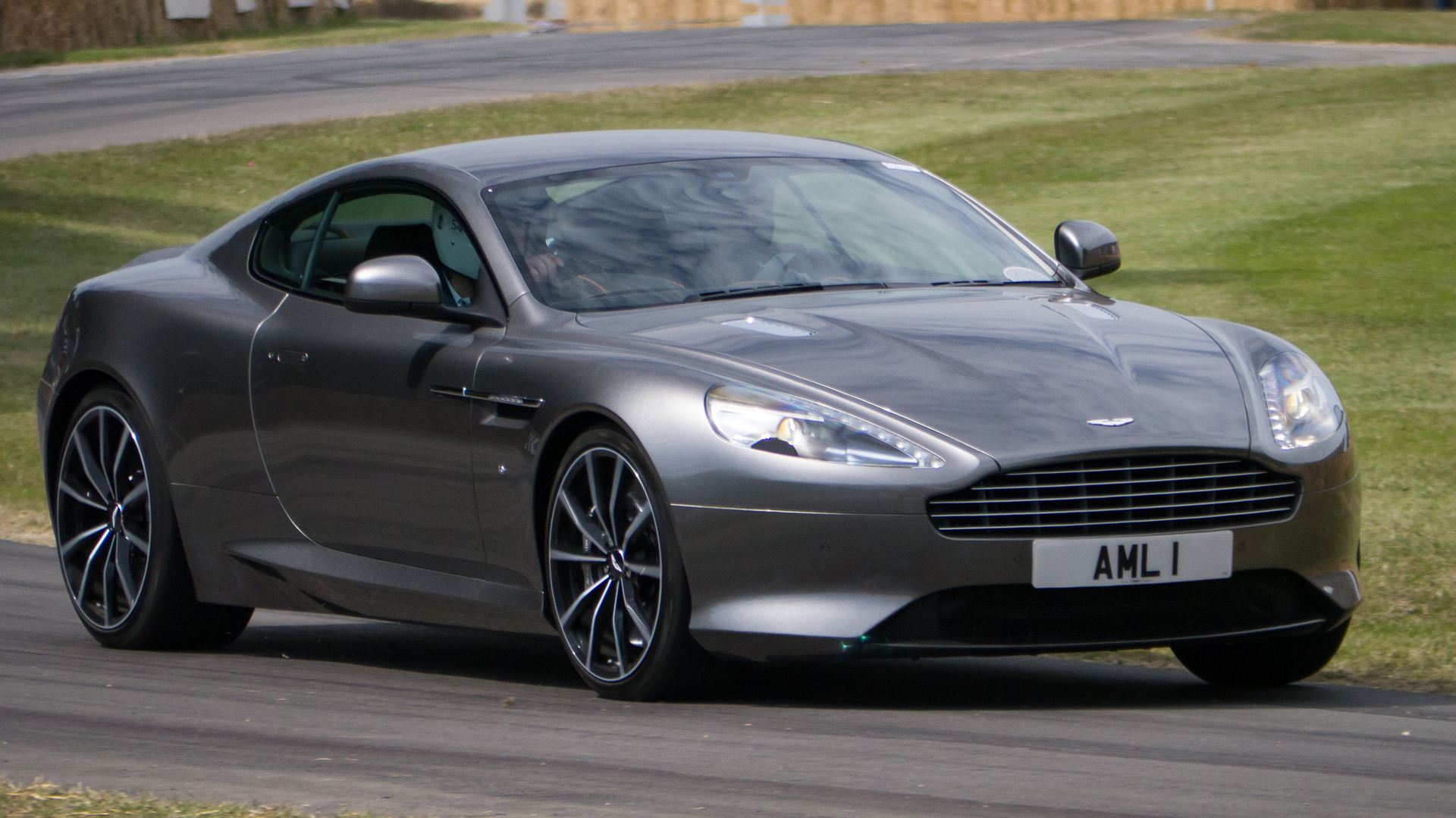 Канадка хотела засудить Aston Martin, а осталась должна