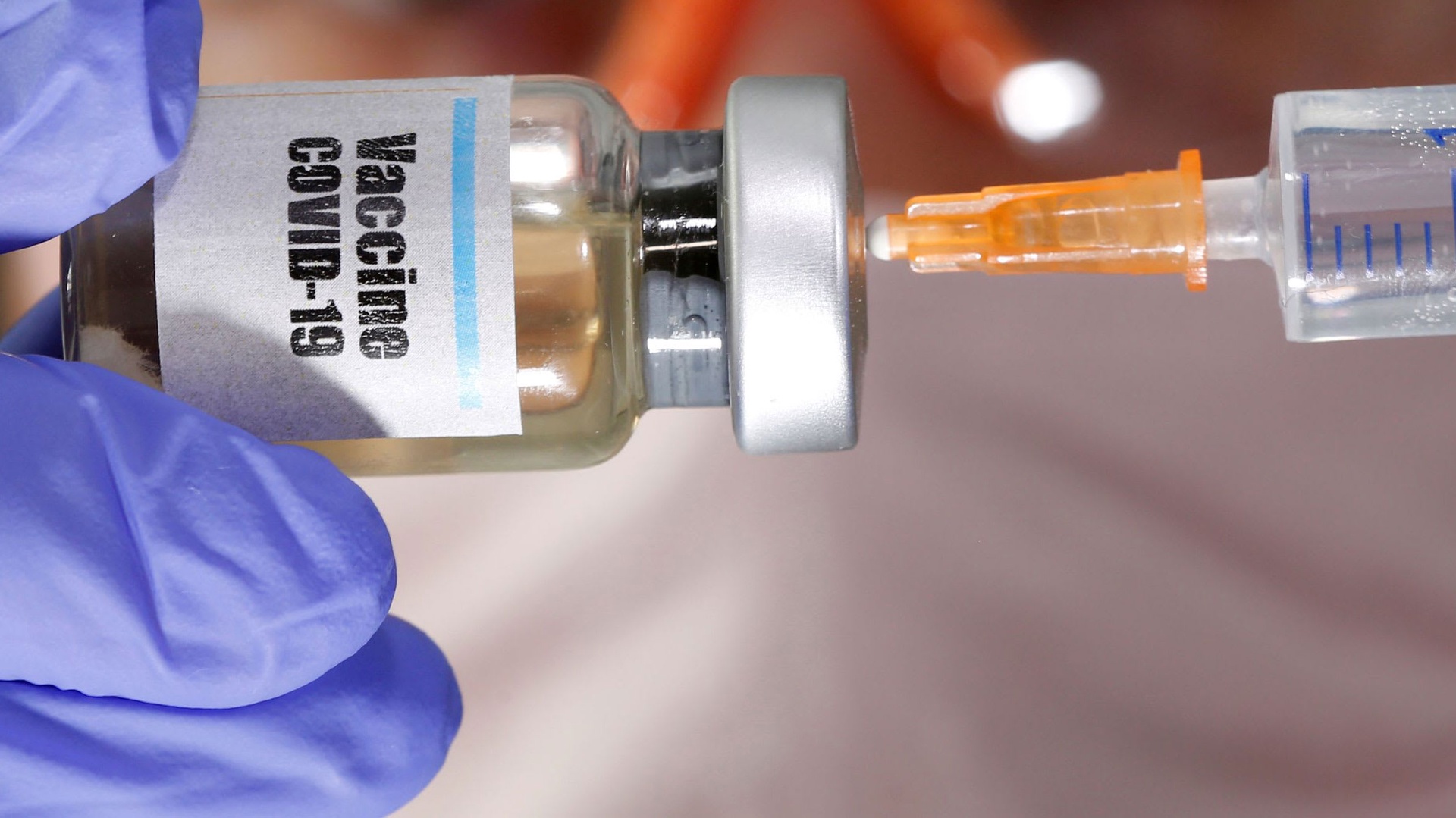 Covid-19: Вакцина Pfizer появится в Латвии одновременно с другими странами ЕС
