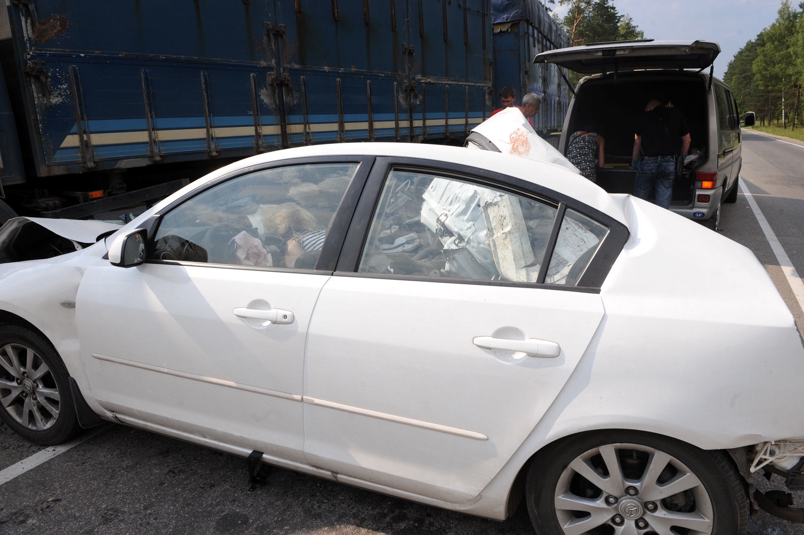Auto un mikroautobusa sadursmē cietuši seši cilvēki