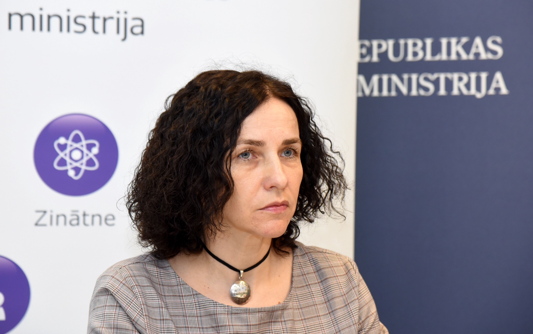 ЛПРОН, возможно, потребует отставки министра образования