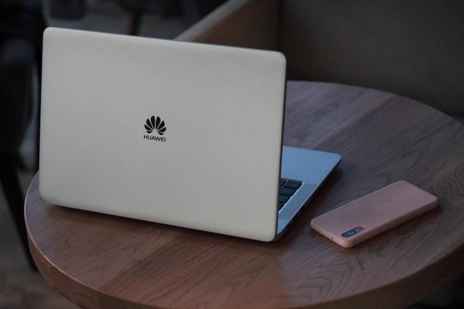 "Huawei" pārsūdz Zviedrijas lēmumu aizliegt uzņēmuma tehnoloģijas savā 5G tīklā "Huawei" pārsūdz Zviedrijas lēmumu aizliegt uzņēmuma tehnoloģijas savā 5G tīklā
