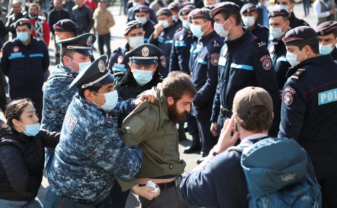 Оппозиция не смогла отправить Пашиняна в отставку