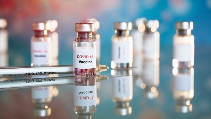 Первыми вакцины от Covid-19 в Латвии получат медики и пожилые люди Первыми вакцины от Covid-19 в Латвии получат медики и пожилые люди