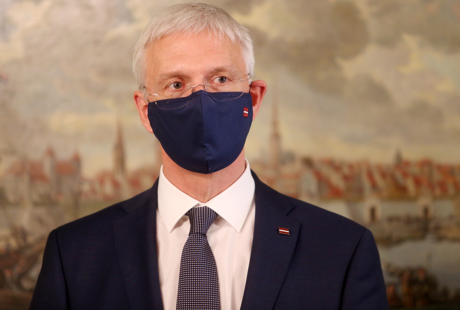 Кариньш: Сейчас важно ограничить собрания, а не закрывать границы