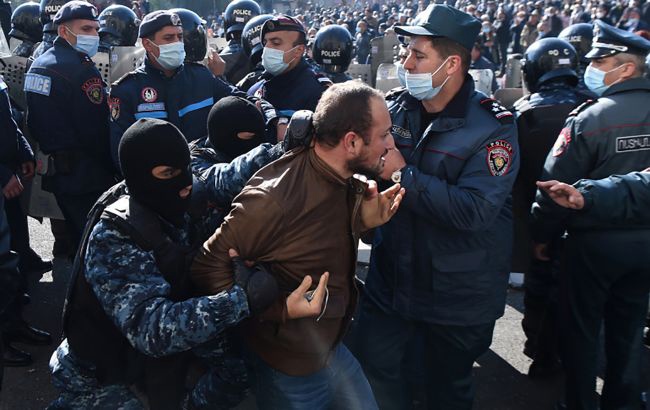 В Ереване начались массовые задержания требующих отставки Пашиняна